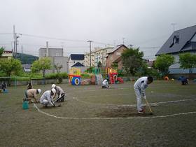 建設協会による保育所（園）グラウンド整備ボランティア