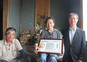 100歳長寿のお祝い－小西トヨさん