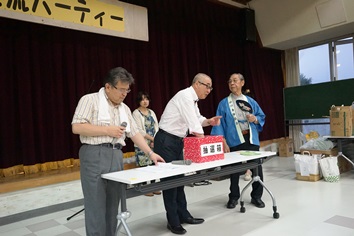 大抽選会