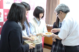 砂川高校ラップサンド試食