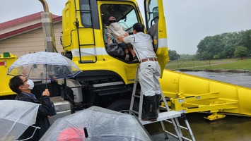 実際に運転席に座る体験も！