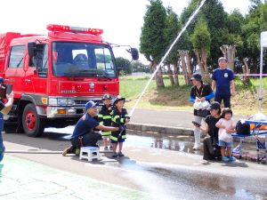 放水している子ども