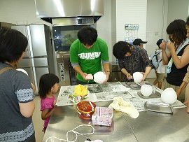 水辺で遊ぶ子どもたちの様子2